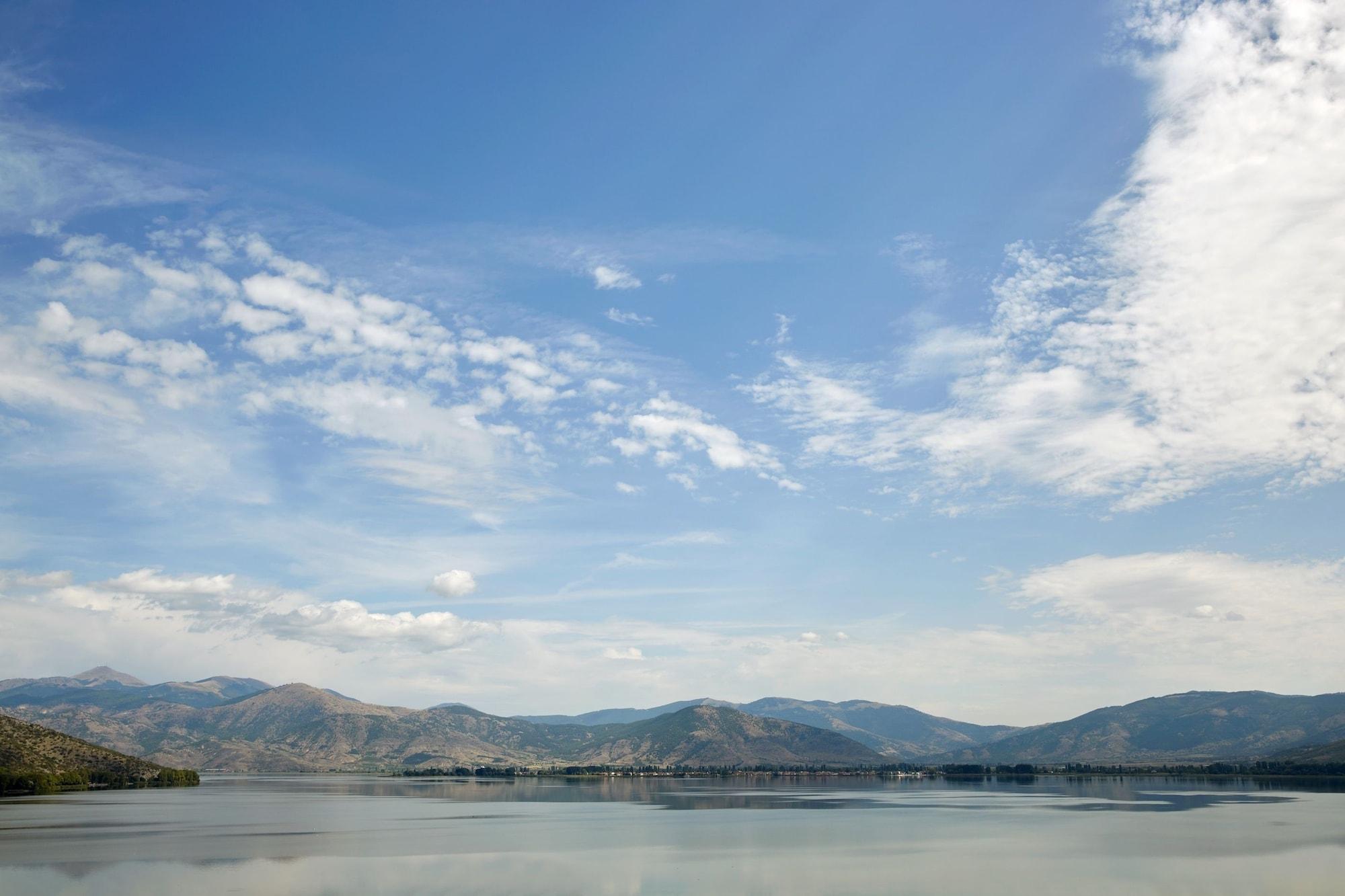 利蒙温泉度假酒店 卡斯托里亚 外观 照片 View of the lake